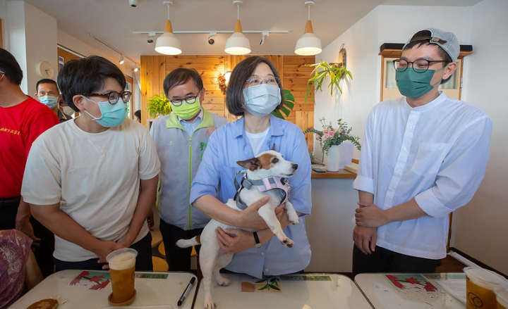 總統與臺東在地創業青年座談