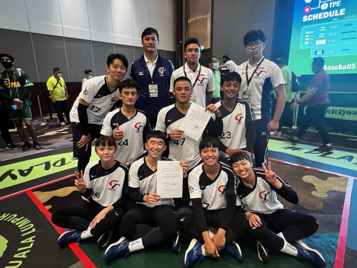  2022年亞洲盃5人制棒球賽（Baseball 5）在馬來西亞吉隆坡舉行，台灣代表隊在3戰2勝制冠軍賽展現韌性，最終以2比1擊敗日本隊摘冠寫歷史，也取得年底世界盃參賽資格。（中華民國棒球協會提供）