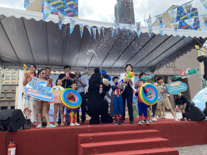 台北市觀傳局11日舉辦「2022台北河岸童樂會－熊讚水樂園」活動內容公布記者會，推出5大戲水設施，邀請民眾共襄盛舉。