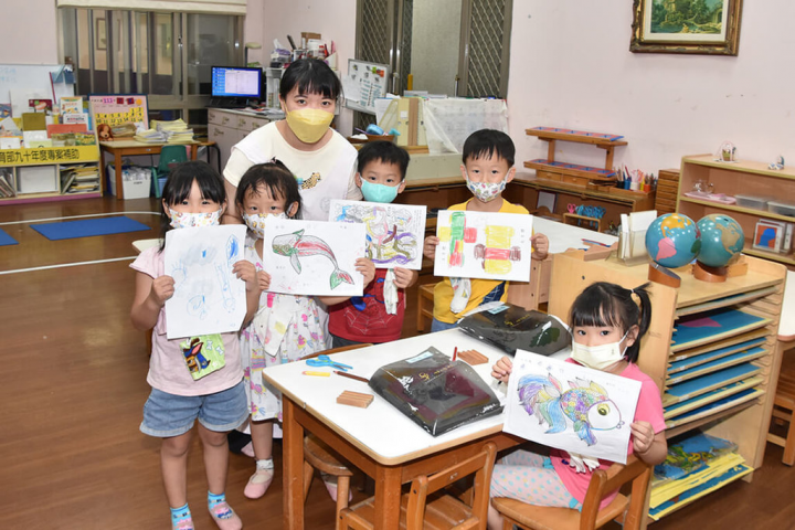 全台醫學中心第1家非營利性幼兒園8日在彰化基督教醫院揭牌啟用，彰基表示，原本的幼兒園改制為非營利性，減輕員工育兒負擔。（彰基醫院提供）