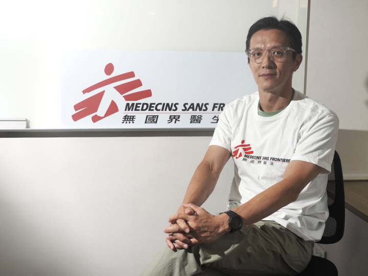 台灣無國界醫生基金會董事長劉鎮鯤說，在前線對當地人而言，外國人的帳篷就是戰火之下唯一的中立地帶，只要願意在醫療帳篷外放下武器的人，無國界醫生都一視同仁，給予平等的醫療機會。