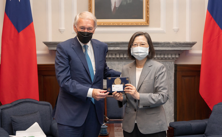 蔡英文總統15日上午接見美國聯邦參議院外交委員會亞太小組主席馬基（Ed Markey）訪問團