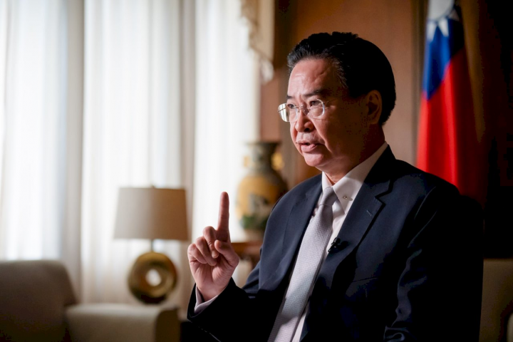 外交部長吳釗燮指出，中國威權擴張野心對全球造成威脅，以及台灣人民絕不接受所謂「一國兩制」的堅定立場。(圖:外交部)
