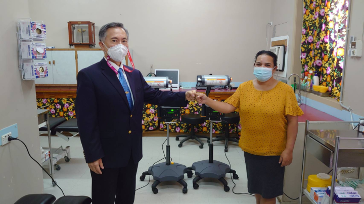 臺灣捐贈諾魯2套遠紅外線治療儀