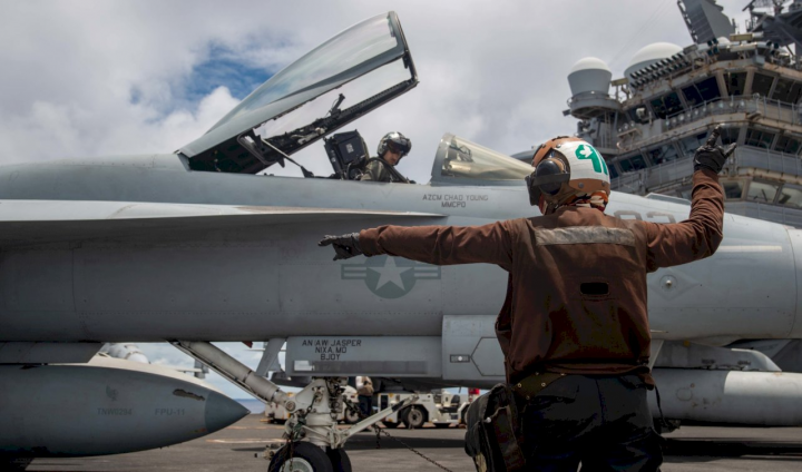 美海軍：雷根號在菲律賓海值勤。(圖:取自第七艦隊臉書)