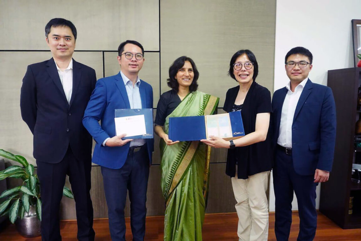 思創全球營運長盧幼貞（右2）與貿協清奈辦事處主任施育龍（左2）25日拜會卡納塔卡省商工局局長克利希納（中）。（貿協清奈辦事處提供）