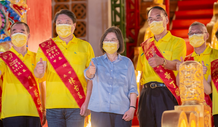總統出席「2022壬寅雞籠中元祭開燈放彩活動」