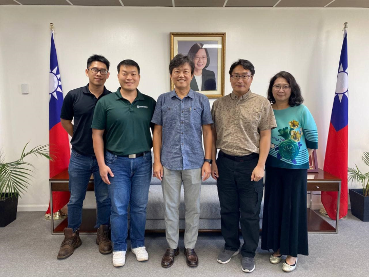 「台灣優華語計畫」華語教師陳亮光教授、許怡貞教授、關島大學亞太區大學聯盟資深聯絡主任陳冠儒博士及副主任劉正宏博士拜會陳總領事盈連