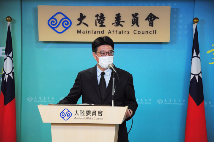 北京10日公布對台白皮書，陸委會批該文一廂情願罔顧事實。圖為陸委會發言人邱垂正。