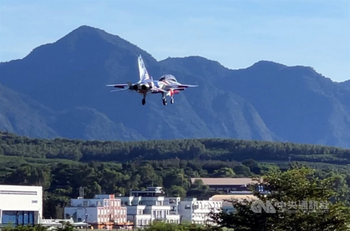 An indigenous advanced jet trainer of Taiwan 's Air Force conducts a regular training in Taitung County, eastern Taiwan, on Friday. 