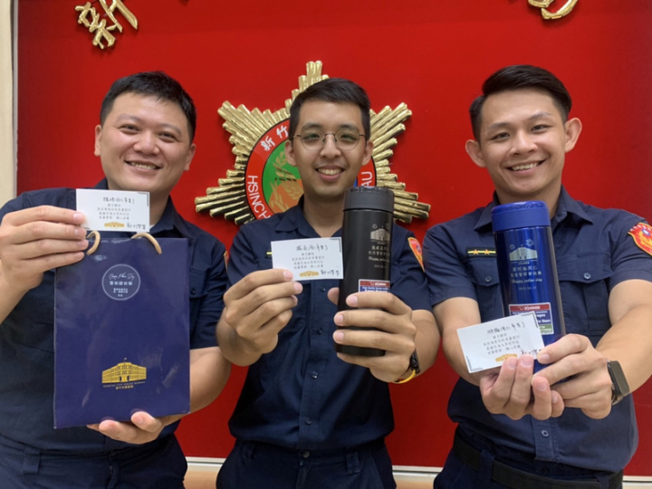 「新竹警察署廳舍」登錄為歷史建築，新竹市警察局與插畫家合作，將廳舍外觀設計為圖騰，彰顯建築特色，並結合印於警用物品、宣導品上。警員表示，專屬保溫杯印有警察局的圖騰、以及自己的名字，很有紀念性且實用。