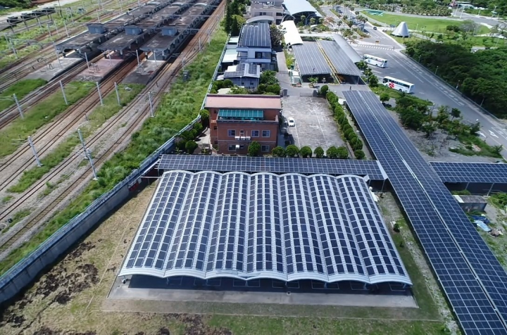 台東停一停車場、十字走道、計程車排班區等空照