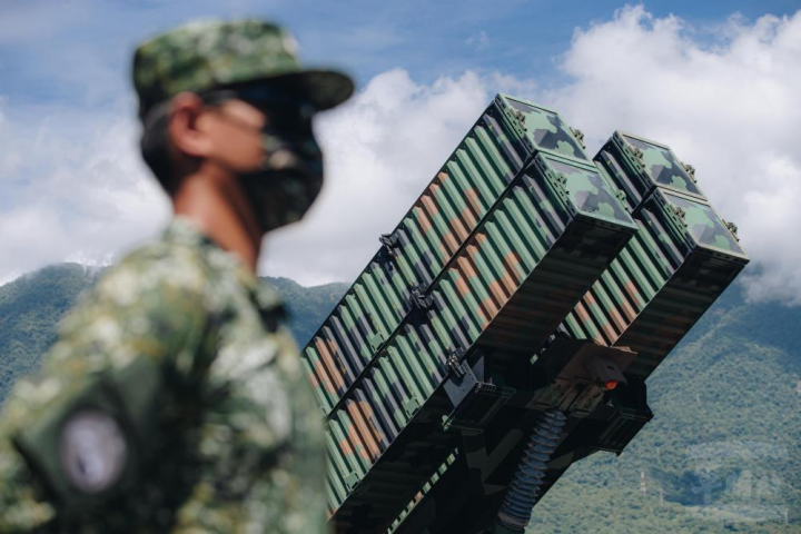 防空部隊官兵展現捍衛家園決心。