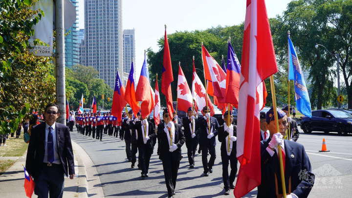 第100屆勇士節多倫多榮光聯誼會護旗隊入場