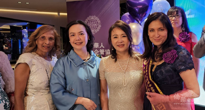 左起:Ku-ring-gai副市長Barbara Ward、駐雪梨辦事處處長范惠君、世華第一副總會長莊住維、雪梨分會創會會長白菲比