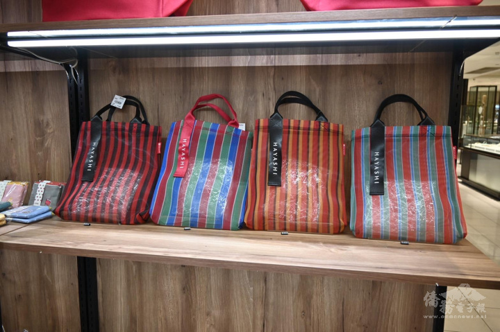 日本人稱茄芷袋為「漁師バッグ」，意為漁夫使用的袋子。據說是因為茄芷袋的材質，與漁夫使用的網子相似，故有此稱呼