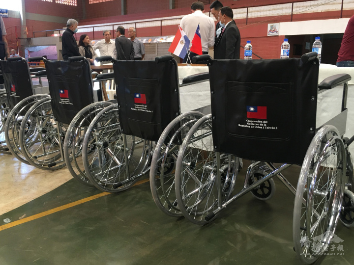 繡有中華民國(臺灣)國旗的愛心輪椅