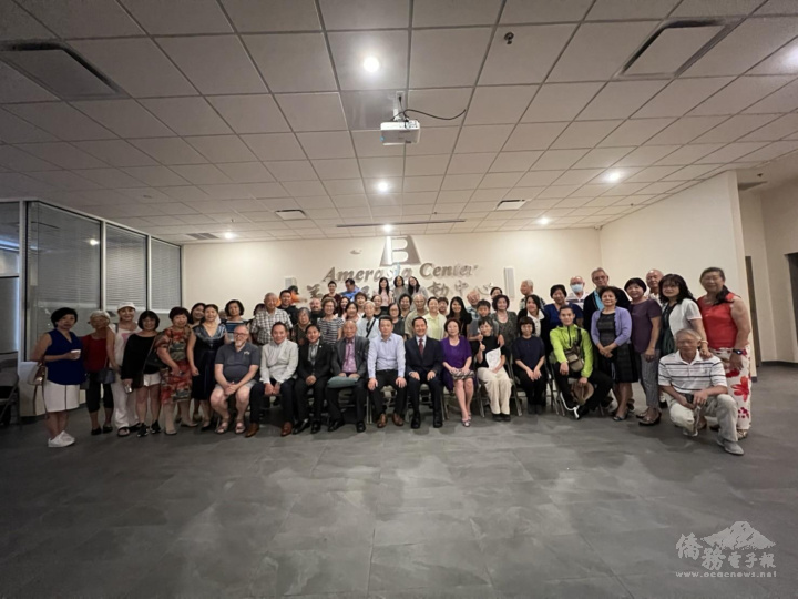 與會觀眾、貴賓與表演者一同歡樂合照