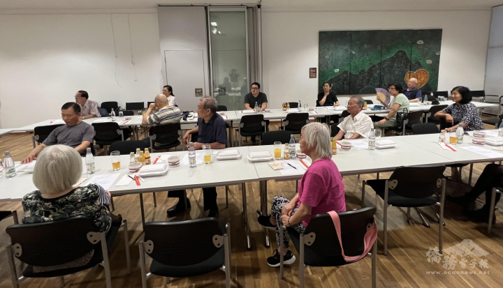 出席參與討論僑領