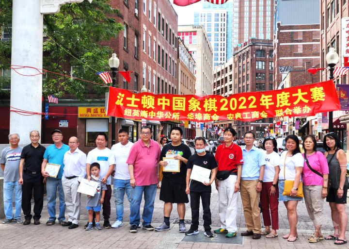 得獎者和贊助單位及部分工作人員合影