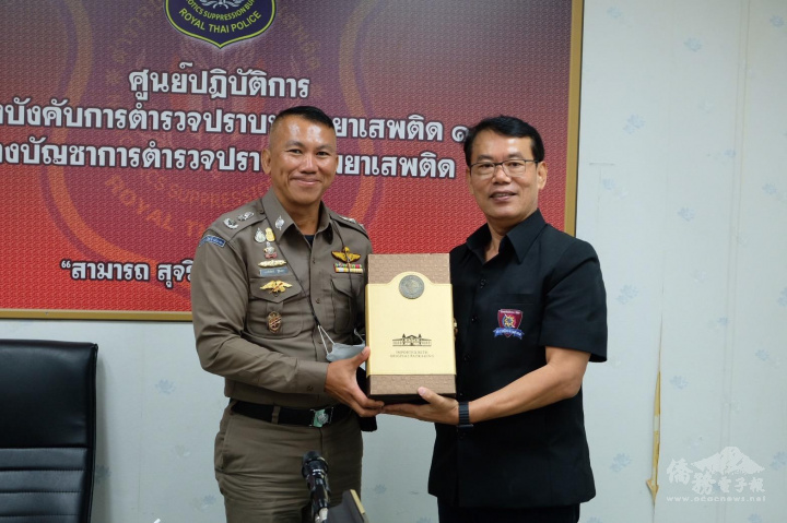 張文煥與Pornpitak Ruyuenyong局長合影