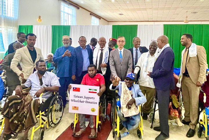 匯聚眾力，遠勝獨力:台灣駐索馬利蘭代表處在國際聾啞週捐贈輪椅給索馬利蘭社福部運用