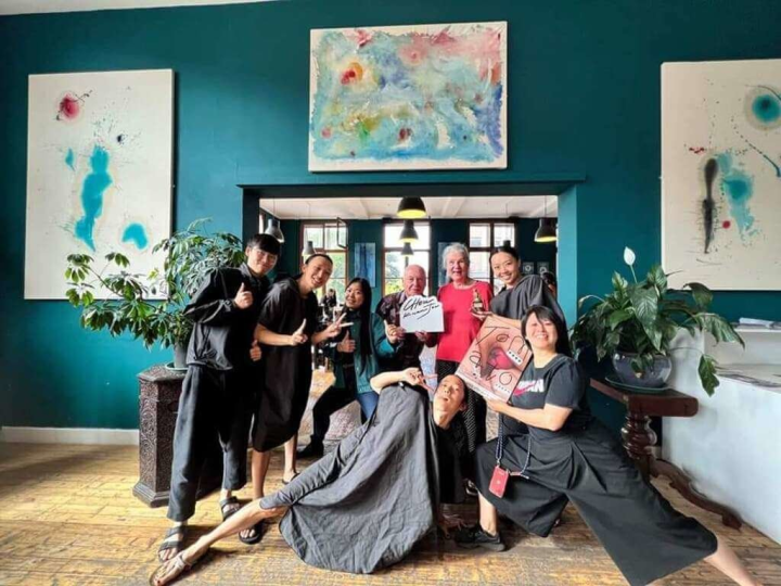 台灣表演藝術團隊今年在國際藝術盛事「愛丁堡藝穗節」屢獲專業評論5顆星評價，獲獎數也較往年多。圖為「周寬柔Ｘ安娜琪舞蹈劇場」獲專業藝術媒體Broadway Baby的The Bobby Award獎項肯定。（周寬柔Ｘ安娜琪舞蹈劇場提供）