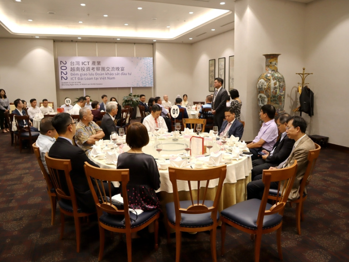 電電公會籌組「台灣ICT產業越南投資考察團」共計10家廠商、近20名業者同行，並於25日晚間在河內市設宴，讓團員與越方人員、當地台商等交流。