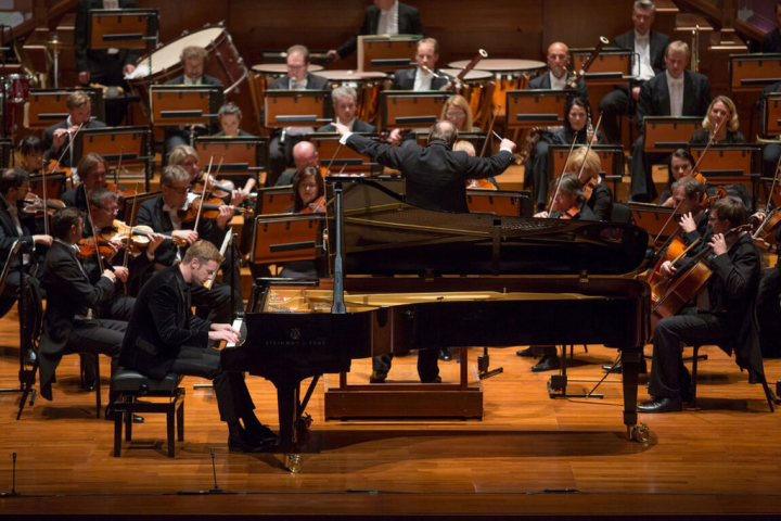 布拉格愛樂管弦樂團首次應邀訪台，將於雙十連假進行全台巡演，帶來經典曲目，為台灣樂迷演出。（寬宏藝術提供）