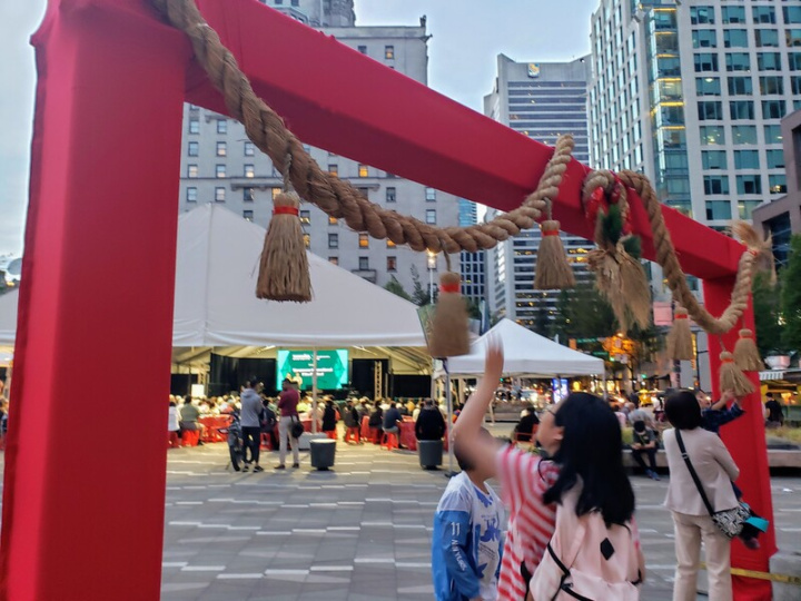 台灣文化節每年都在溫哥華市中心舉辦一連三天各式大型活動，吸引許多民眾參與。今年文化節開展與印尼、馬來西亞的對話，主題是「獨立的故事」。