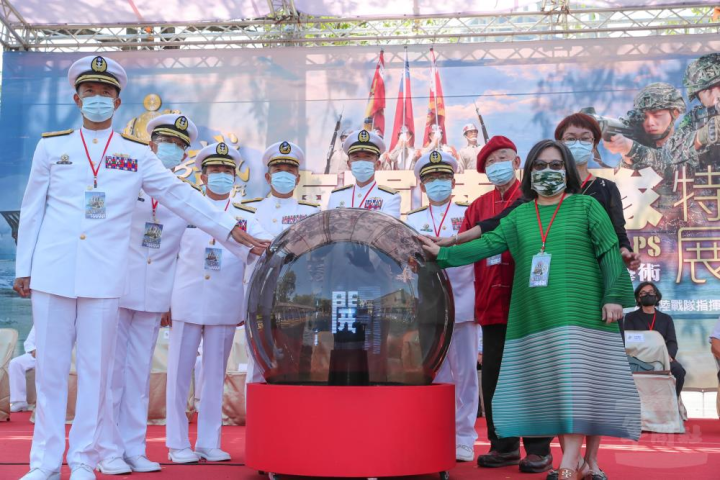 「永遠忠誠-海軍陸戰隊特展、海光美展暨公共藝術展」15日開展。