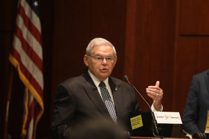 參議院外委會主席梅南德茲13日出席「對華政策跨國議會聯盟」（IPAC）年度峰會時表示，「台灣政策法案」將更清楚傳達美國協助台灣的意願，也能為台灣打開外交空間，預期14日將在參議院外委會獲得兩黨強健支持。