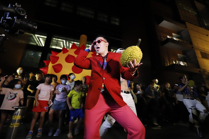 Artist FAMEME (front). Photo courtesy of Thorny Media