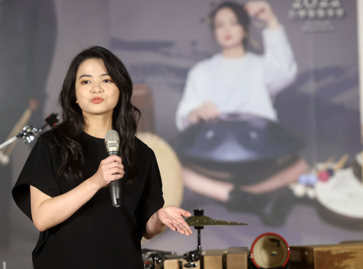 睽違4年，朱宗慶打擊樂團團員戴含芝將再度舉行擊樂獨奏會挑戰自我，她受訪時表示，準備獨奏會就是一個跟自己相處與沉澱的過程，也對自己有全新認識。