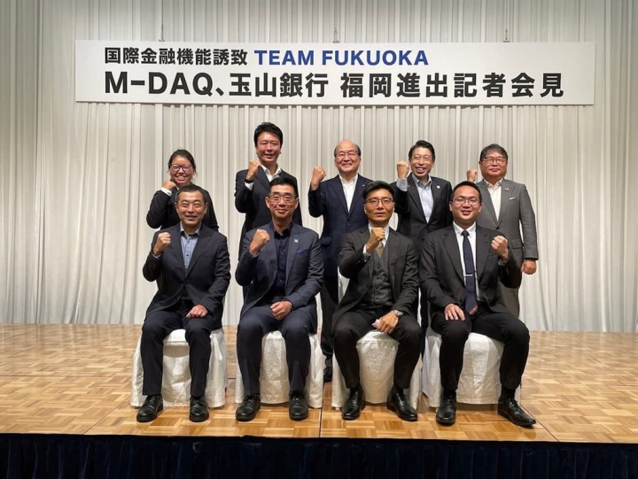 玉山銀行東京分行行長林國維（前排右2）12日出席日本九州福岡產官學組成的「TEAM FUKUOKA」迎新記者會。他說繼在東京後，將在福岡設分行。（福岡市經濟觀光文化局提供）