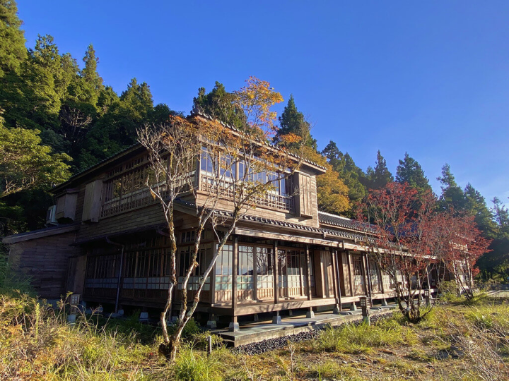 太平山國家森林遊樂區內有棟85年歷史的俱樂部，近年完成建築物復建，2021年底申請登錄歷史建築，經文化局以「原太平山俱樂部」為名完成公告，6日開幕，每天開放6個時段供遊客參觀。（林務局羅東林區管理處提供）