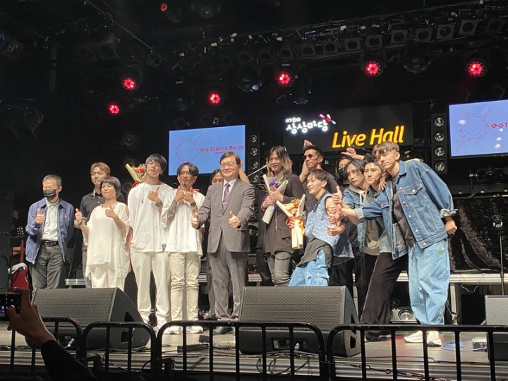 noovy、OVDS、康士坦的變化球KST等3組樂團今年首次登上弘大音樂節（Zandari Festa）舞台，於2日舉行國際記者會。