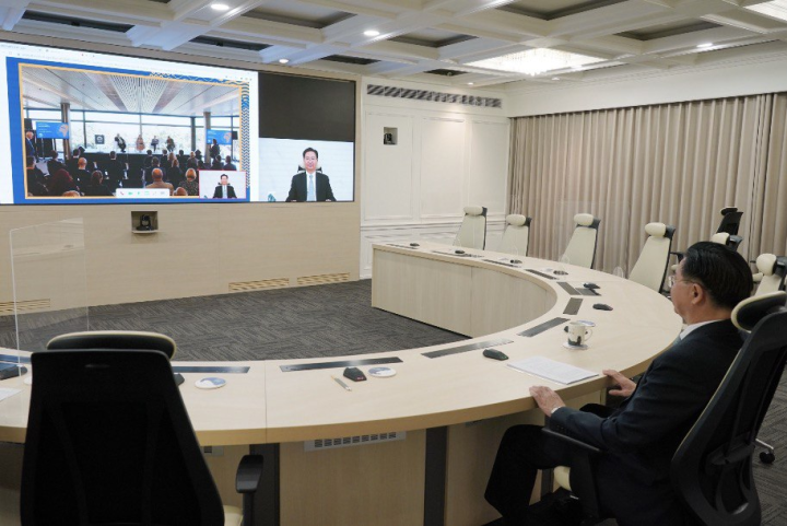 外交部長吳釗燮回答與會同場講者及出席來賓提問。