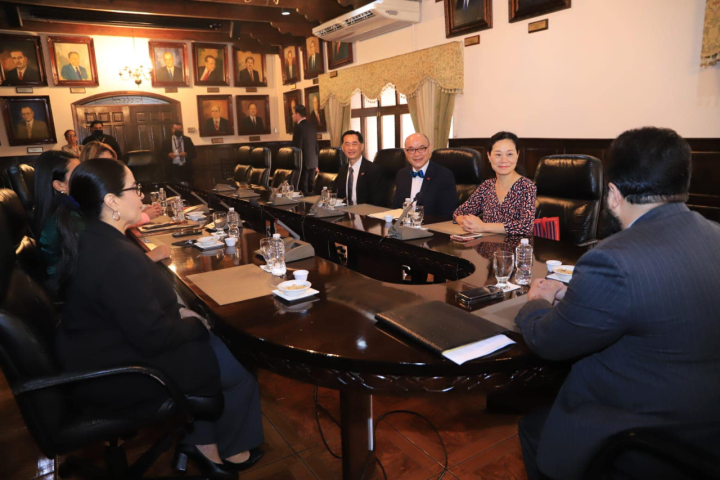 張大使偕同仁與宏都拉斯國會議長續就雙邊合作進行會談。