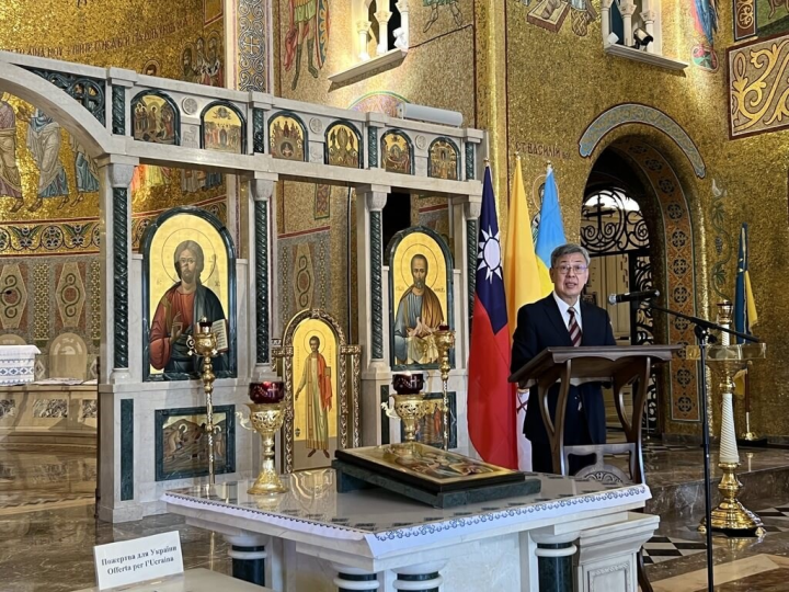 Former Vice President Chen Chien-jen attends a mass for peace in Ukraine at the Minor Basilica of Santa Sofia on Sept. 5. Photo courtesy of the ROC Embassy in the Holy See