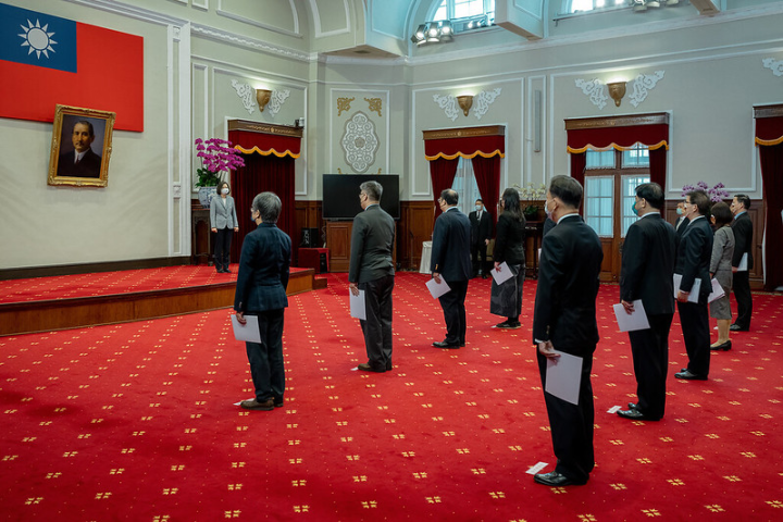 蔡英文總統26日上午主持「新任行政院政務人員及駐外大使宣誓典禮」