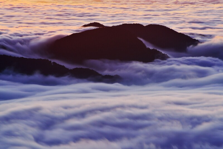 林務局嘉義林區管理處27日表示，秋季來阿里山還有機會看到雲海、雲瀑壯麗的景象。（黃源明提供）