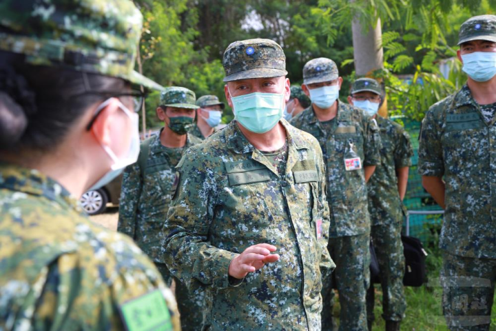 陸軍第10軍團指揮官李中將日前視導步兵104旅新制教育召集訓練整備情形。（陸軍第10軍團提供）