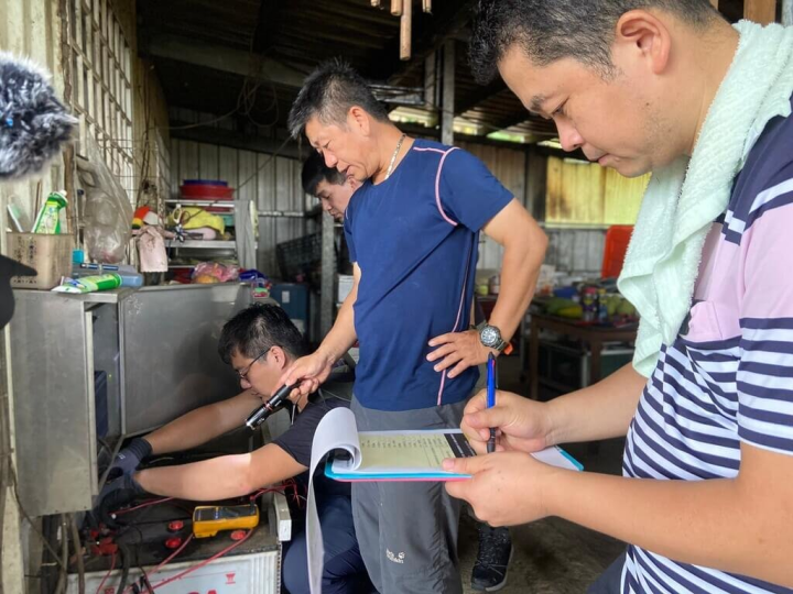 花蓮秀林鄉大禮、大同部落用電仰賴柴油發電機及太陽能板，國立東華大學能源科技中心媒合綠能產業，建置太陽光電系統，也改善現有太陽能板發電效能不足問題，提升發電量。（東華大學提供）