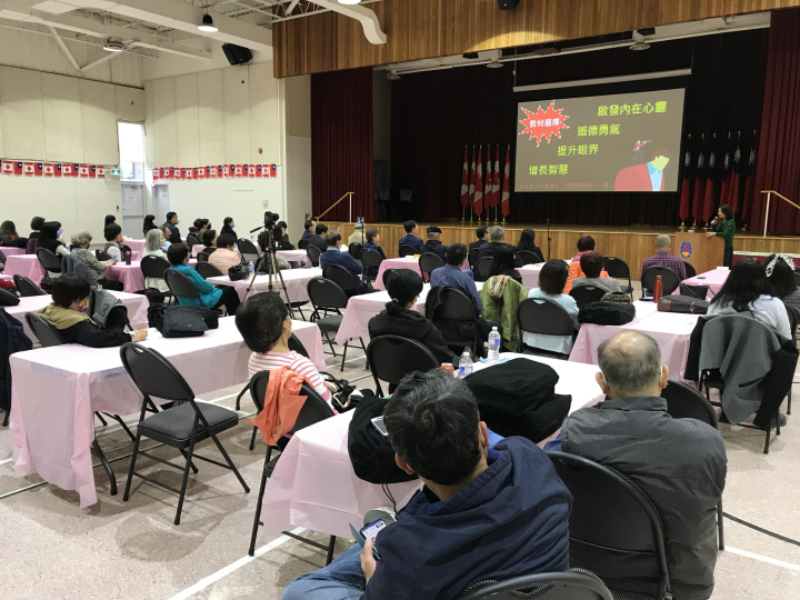 加拿大國際華文教師協會老師陳梓群以讀經教育做較學成果分享