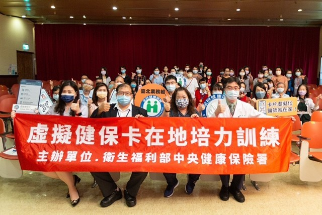 右起羅東聖母醫院賴志冠副院長、臺北業務組林寶鳳副組長、中華電信潘明憲處長、善揚中醫診所鄭雅真執行長