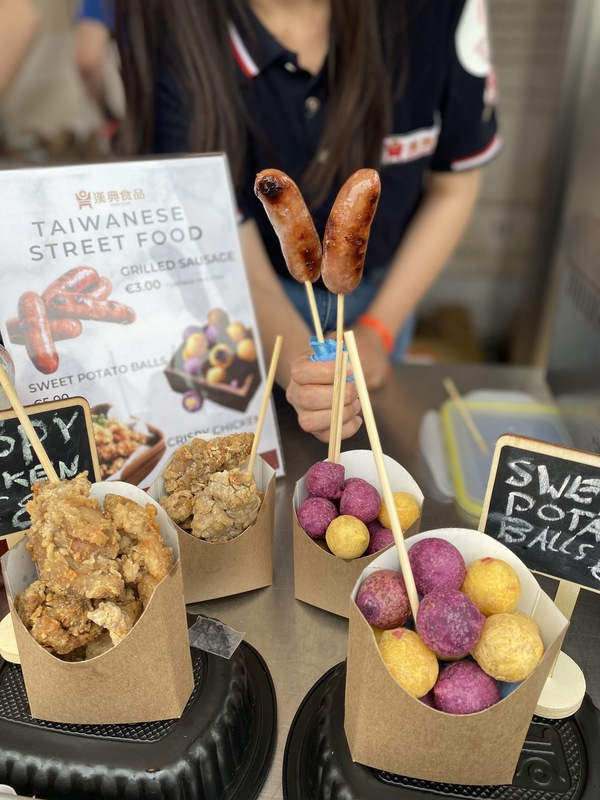 巴黎第5屆國際美食節其中一個台灣攤位廠商表示，銷售冠軍意外的是地瓜球，試吃過的法國人都非常驚豔。遊客說，台灣的地瓜香又甜，跟法國作法完全不一樣。
