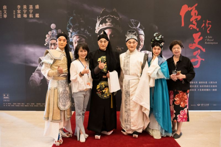 左起李家德、國光劇團團長張育華、盛艦、溫宇航、黃宇琳、國光劇團藝術總監王安祈