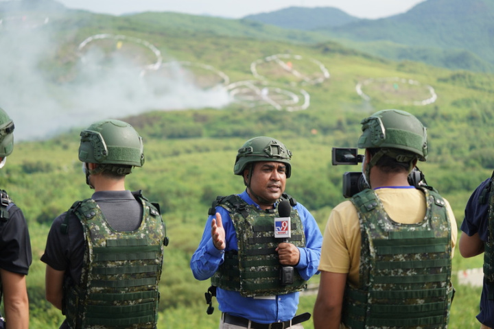 陸軍第八軍團裝甲564旅進駐屏東恆春三軍聯訓基地，7日進行聯勇操演，上午的日間實彈測考，有印度媒體到場採訪。