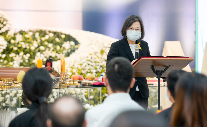  總統頒贈「凃明誠巡官及曹瑞傑巡官褒揚令」，並致詞